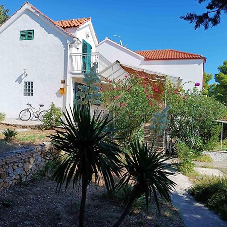 Charming Apartments With Garden 波尔 客房 照片